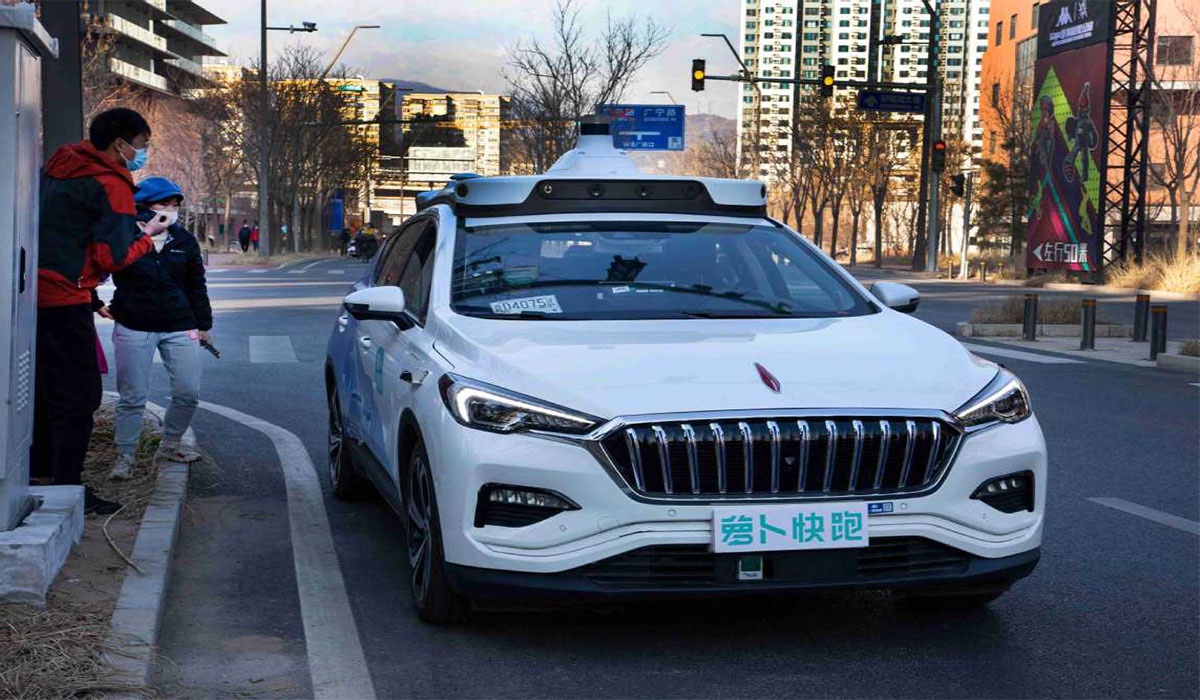تلاش Uber و Lyft برای رقابت با روباتاکسی ها